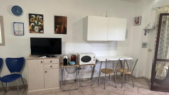 Ferienwohnung Casa Monella Mono Locale Vista Mare Marinella  Exterior foto